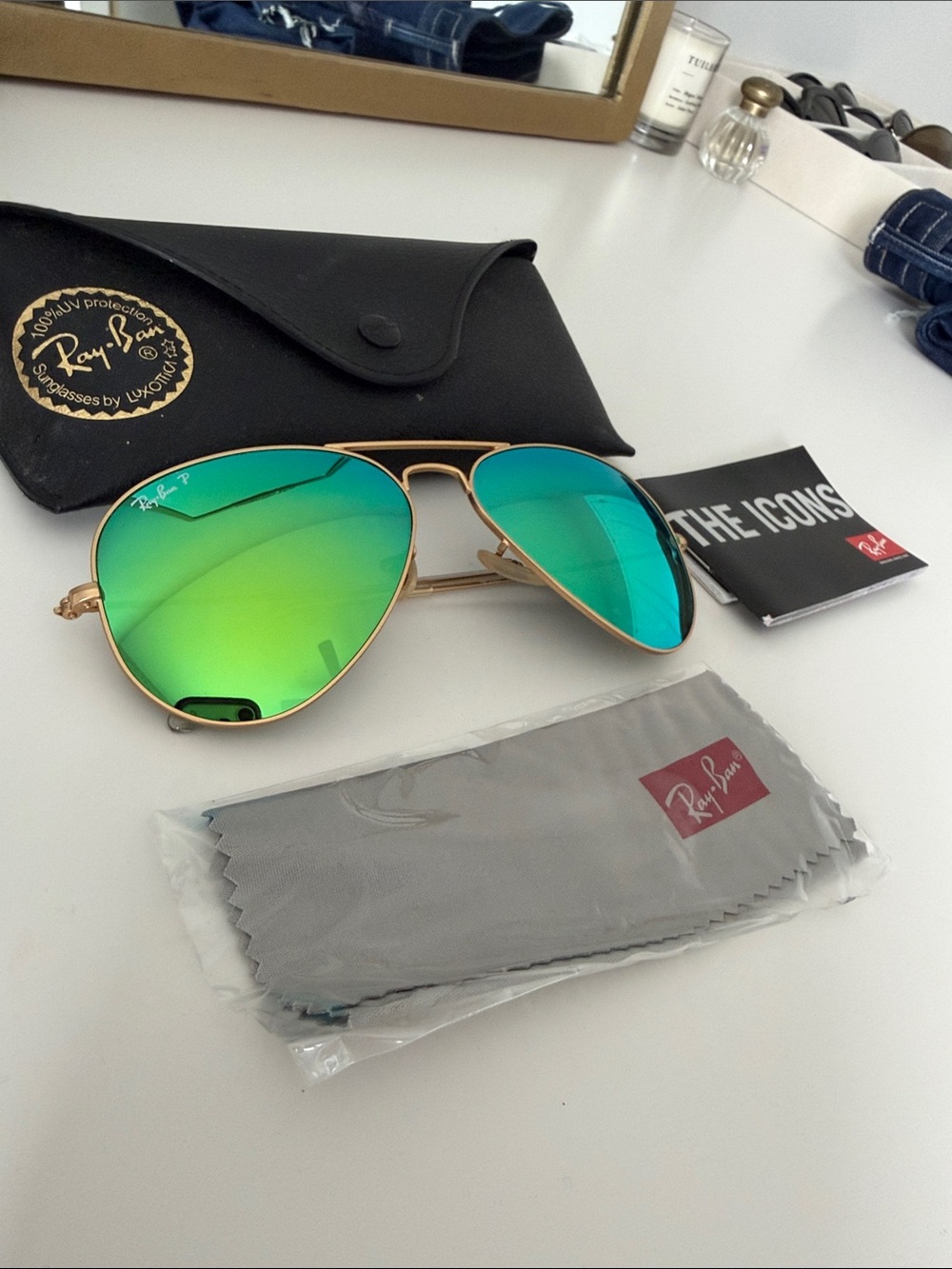Ray-Ban Aviator Sunglasses with Green Mirror Lenses and Gold Frame